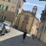 Amrita Arora Instagram - Tuscan abandon #wildworld #travel #family #summer #italy #Arezzofortheday @athiyashetty you got me into this 🤭🤣