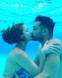 Amrita Arora Instagram - Underwater and on land …. @shaklad ! I know how you hate public display ! Hahaha this is to piss you off 😂😂😂😂😂 🙋‍♀️📢😍