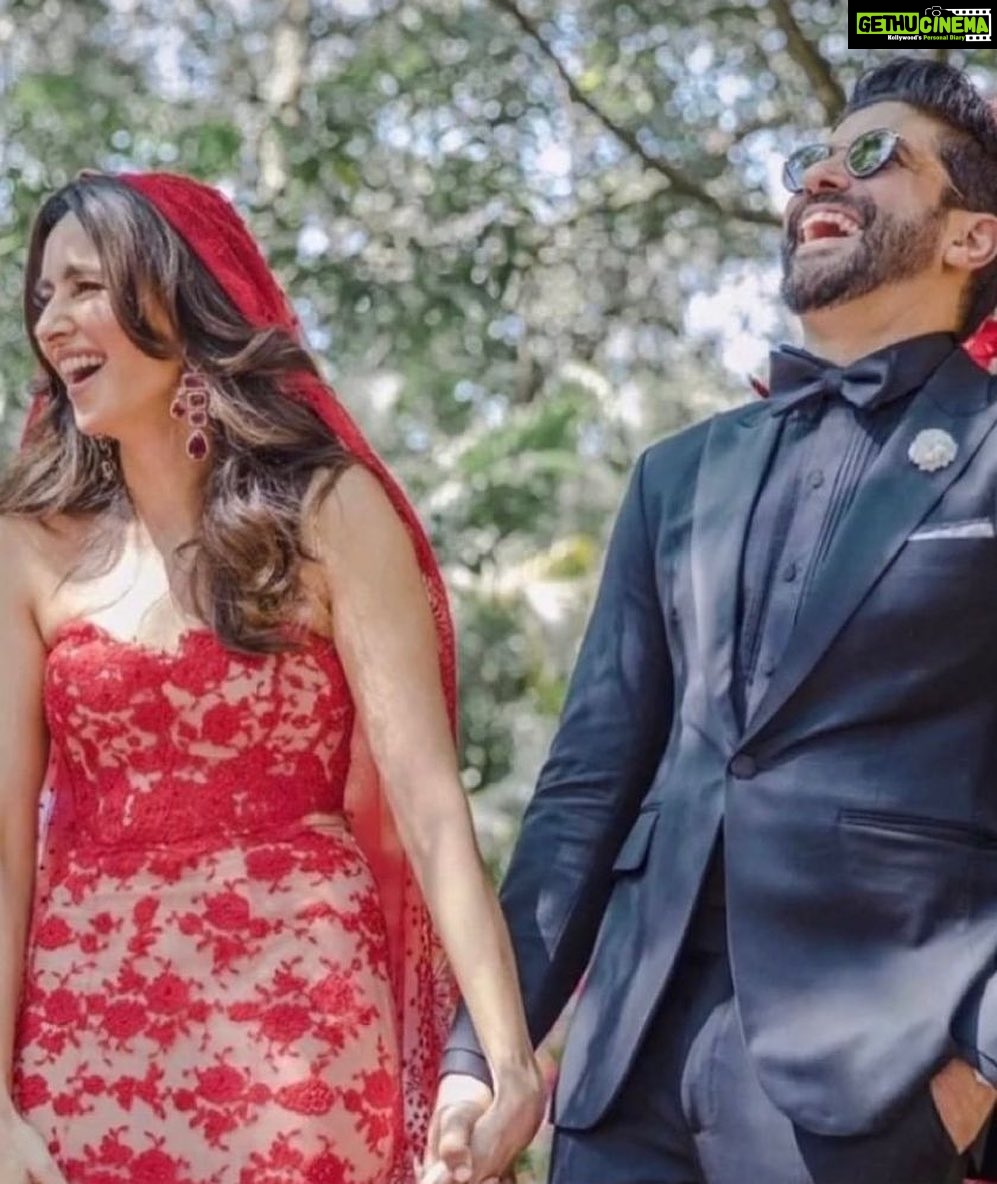 Amrita Arora Instagram - When internal happiness shines through ❤️❤️❤️ To a lifetime of happiness,Love and Laughter ❤️❤️❤️ @shibanidandekar @faroutakhtar ! As shibs would say “Mad Love “