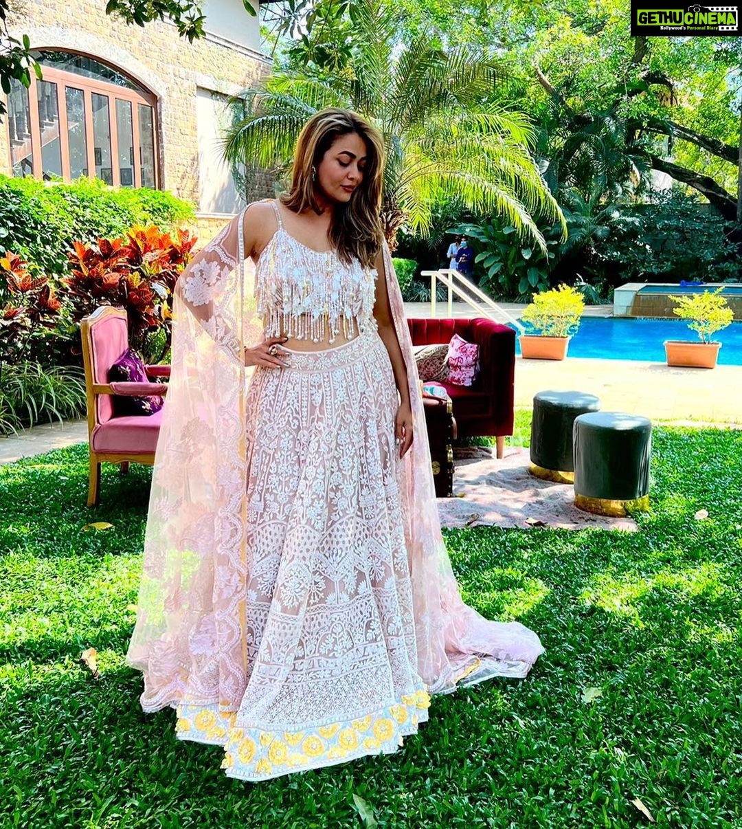 Amrita Arora Instagram - Dolled up in my Fabbbb n Favorite @manishmalhotra05 ! Outfit @manishmalhotra05 Jewelry @farahkhanali Styling by @manekaharisinghani #shaadishenanigans🎉😘 #love ❤️❤️. 📸 @ninjapinto