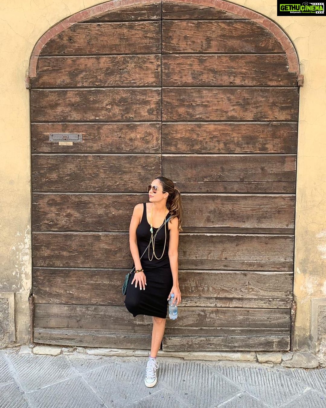 Amrita Arora Instagram - Under the Tuscan Sun ☀️ #beauty #iLborro #familyforever #sunshineonarainyday☀️