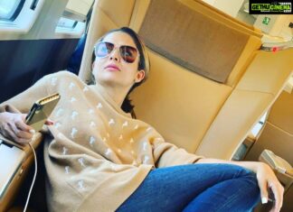 Amrita Arora Instagram - Pensive in a pose #trainride #florence ...this ones for you @athiyashetty Hahahhaha ...🍷🍷