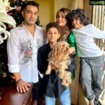 Amrita Arora Instagram – Merry Yuletide! From ours to yours ❤️❤️💃🏼💃🏼💃🏼💃🏼💃🏼 Health and love to one n all 🍷❤️🎄💃🏼 To the cute chaos of life … ❤️