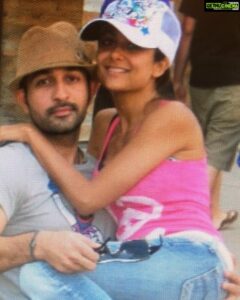 Amrita Arora Instagram - CANNOT believe its 10 years today 💥💥 Happy 10th anniversary @shaklad !This pic was days before we got married ,we look the same.....NOT!hahahahha ...We got this baby ,10 years and million more to go .You the best my baby boy ❤️❤️ 💑👨‍👩‍👦‍👦 Always and forever ‘Love you