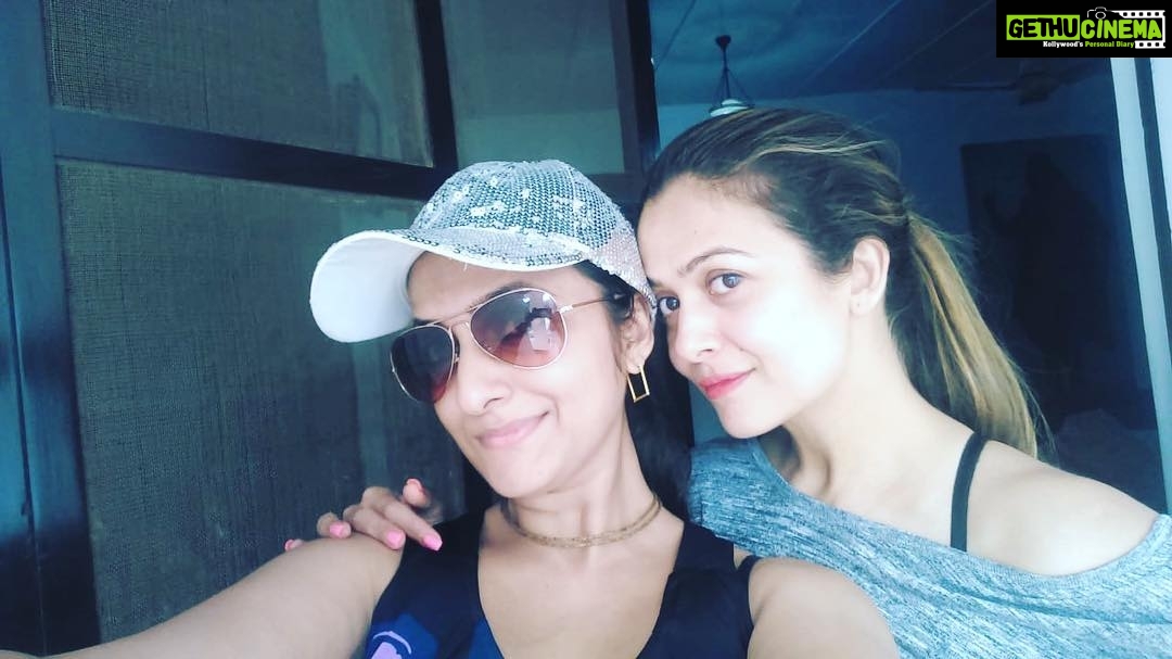 Amrita Arora Instagram - Happy happy birthday darling @writetokarishma 💗❤️🥰🍷