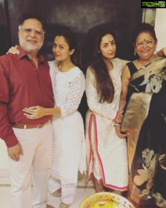 Amrita Arora Instagram - Always Family First 💥💥💥 #Diwalitime❤️❤️
