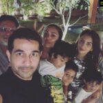 Amrita Arora Instagram - The best 2019 everyone ❤️❤️❤️❤️❤️❤️❤️ Missing my loved ones who could not be here ❤️ Peace and Love always 💋💋💋💋 💖💖💖 To always being happy ,shiny and incredibly thankful 🤟🏻✌🏻✌🏻✌🏻✌🏻✌🏻