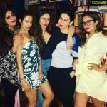 Amrita Arora Instagram – The original veere,s 💪🏼🤟🏻☝️👍🏼🥂 #girlpower💪  #girlsforever @rheakapoor @sonamkapoor #peepsforlife🤘🏼👿 #veeresforlife❤️❤️ @reallyswara @shikhatalsania @therealkarismakapoor @malaikaarorakhanofficial @mallika_bhat #mybeebo #veerediwedding #kareenakapoorkhan