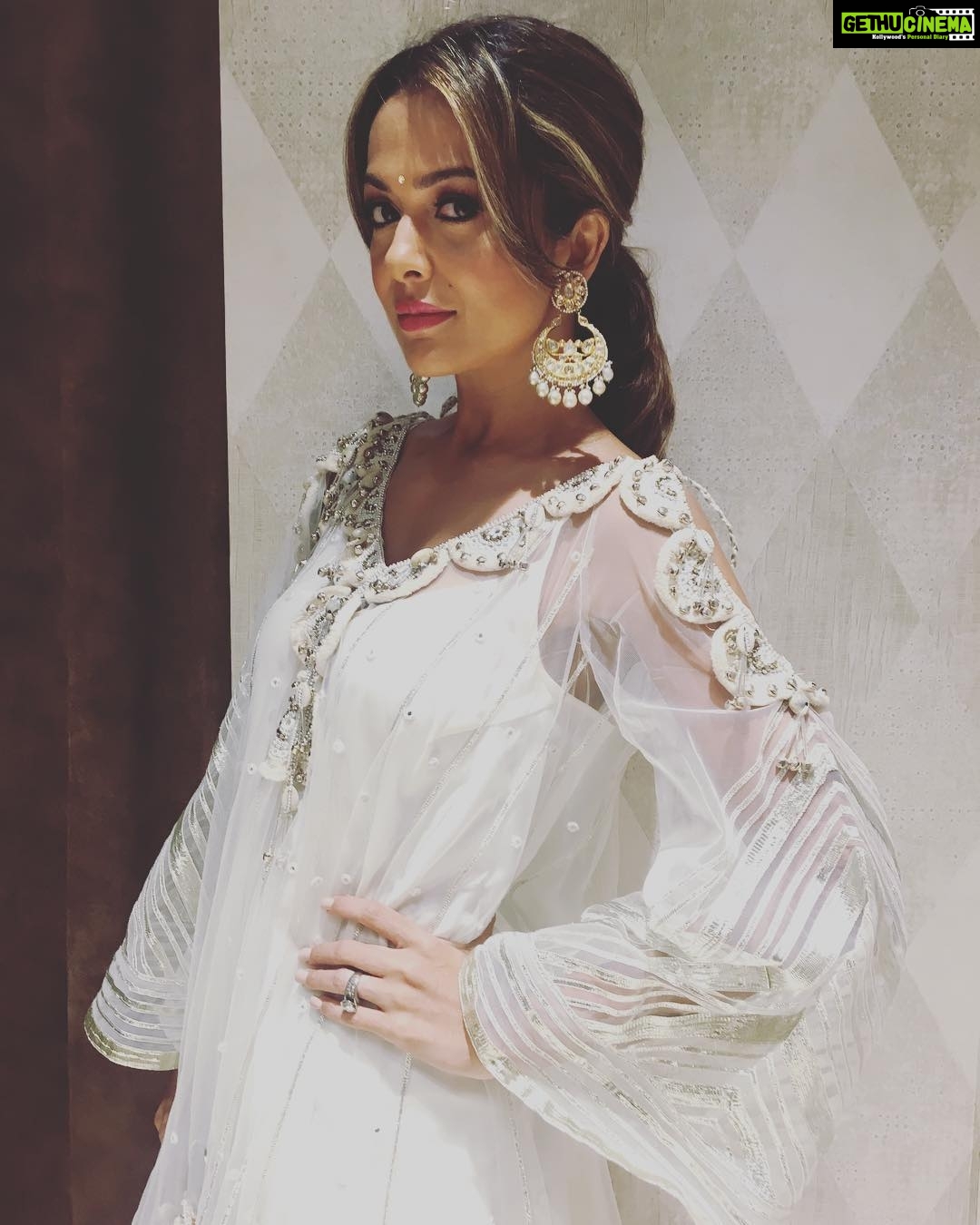 Amrita Arora Instagram - Tonight at the @neerusindia Store launch in Mumbai 💃🏼 Outfit by @surilyg Chand balis by @maheepkapoor Makeup by @reemasablok_t Hair by Disha @salon_muah .💕💃🏼
