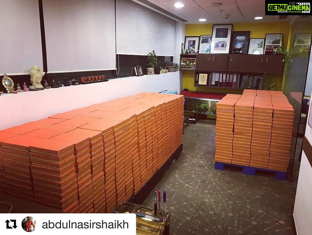 Amrita Arora Instagram - #Repost @abdulnasirshaikh (@get_repost) γ»γ»γ» With the delivery of close to 4900 #ChocolateHampers #DiwaliMiniHampers, #TeamPhenomenal #CourtyardChakan completes another milestone! #TeamWins #BringItOn #NextOn14th #SuperProud of my team! #LoveYouTeam @marriottchakan @abdulnasirshaikh #keepingupwithcourtyardmarriotchakan @shaklad ππΌππΌππΌ