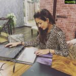 Amrita Arora Instagram - Decisions 😜 #homecouture #lifestyle #wowzers @shabanamakani @shanayamakani @sajidladak #iqbal