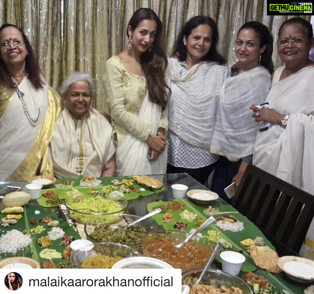 Amrita Arora Instagram - #Repost @malaikaarorakhanofficial (@get_repost) ・・・ Happy onam my mallu brethren ......there is no meal that I love more than onam Sadhya...🙏🙏🙏🙏.n my mum @joycearora is jus the worlds bestest cook ever#mymallufam#homecookedfood @joycearora