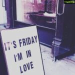 Amrita Arora Instagram - Weekend happiness 👻✌🏼️❤️️💕 #thecure #songoftheday🎶 #fridayiminlove !I don't care if Mondays blue,Tuesday grey and Wednesday too,Thursday I don't care you but Friday I'm in love 🎤🎼
