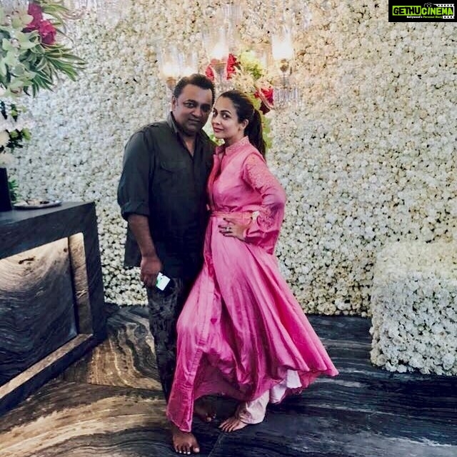 Amrita Arora Instagram - All festive in my stunning @ashley_rebello at @arpitakhansharma Ganapati festivities ❤️❤️❤️❤️❤️ #ahakzaistore