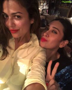 Amrita Arora Instagram - Happy birthday my darling @therealkarismakapoor ❤️ To my unwavering,loyal ,strong voice of reason person ... we love you 🍷🍷😍😍❤️❤️❤️❤️❤️❤️