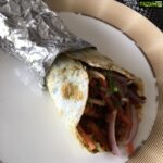 Amrita Arora Instagram – Egg white chicken frankie 🌯 beyond healthy and yummmmmmmmm #eggwhiteomlettewrap 🌯