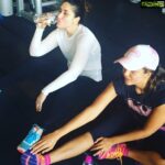 Amrita Arora Instagram - Donezo !!!H2o and a good stretch ....bring it onnnnn 👏🏻🙌 @ithinkfitness. #andthenweyak