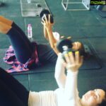 Amrita Arora Instagram - Kill that core ! @ithinkfitness #andthenweyak