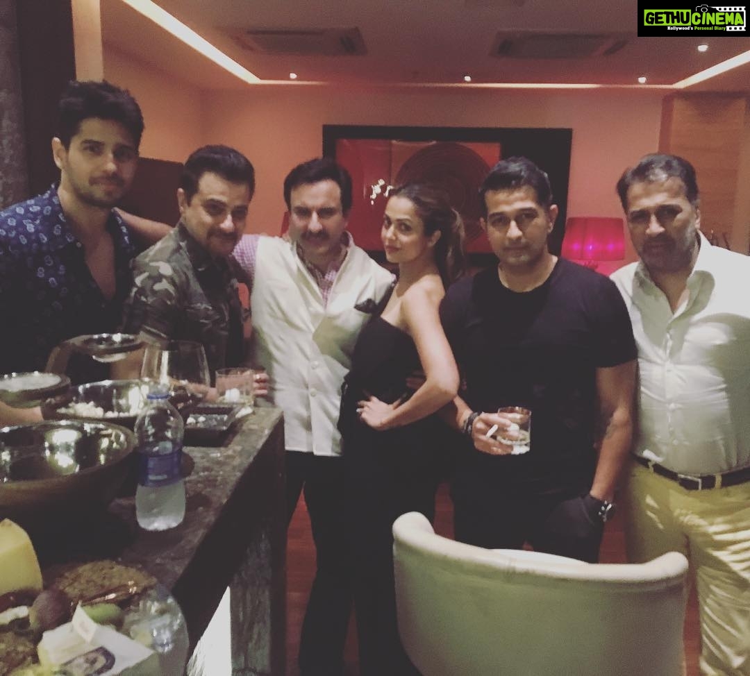 Amrita Arora Instagram - Saturday night story ! @sanjaykapoor2500 @shaklad @s1dofficial