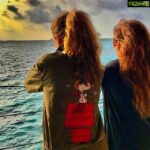 Amrita Arora Instagram - Beach blondes 👱‍♀️👱‍♀️