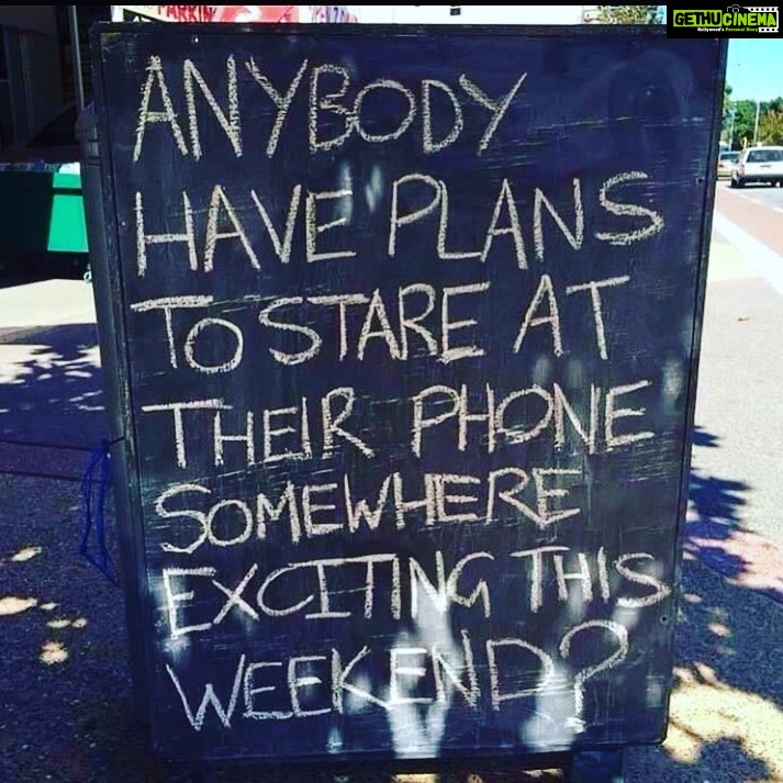 Amrita Arora Instagram - ππ! it's the weekend ,get off of starting at that bloody phone ...look up enjoy what's happening around you ππΌππΌ