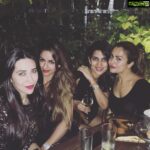 Amrita Arora Instagram - ✌🏼️