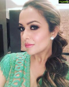 Amrita Arora Instagram - All ready in my stunning @surilyg @surilydpgoel creation ....#princessdiaries