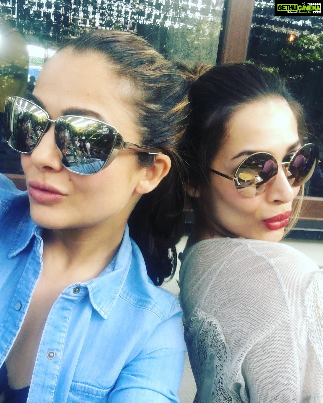 Amrita Arora Instagram - Brunchin✌🏼️ #sucasa #familasegrada