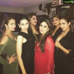 Amrita Arora Instagram – Theeeee girl gangggggg🍷😘❤️Merry xmas 🎁🙏🏼🍷😘❤️N we are backkk👏🏼👏🏼👏🏼