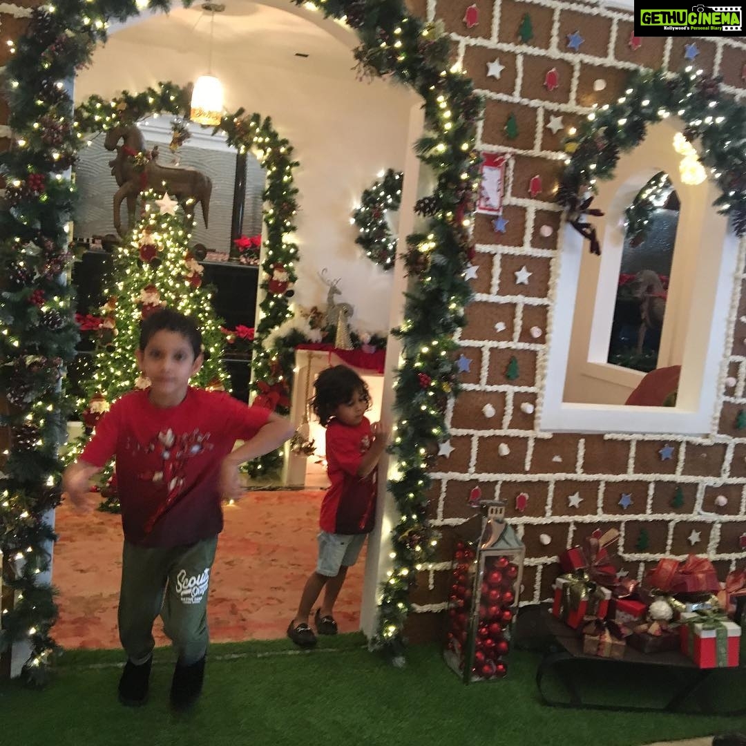 Amrita Arora Instagram - Smell of x'mas in The air😘❤️