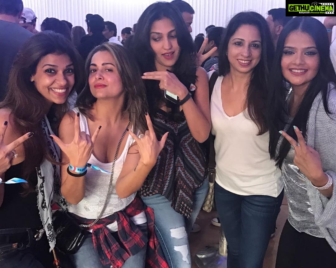 Amrita Arora Instagram - Girl power๐๐ผ๐ค๐ผ๐ช๐ฟMy friends! @dolls500 @arz77 @ginashetty1 @rozzlinp