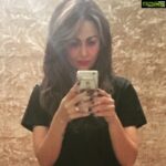 Amrita Arora Instagram - Get me of off this stoooopid fone!
