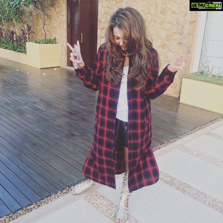 Amrita Arora Instagram - ✌🏼️✌🏼️ !pic credit @natasha_poonawalla