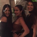 Amrita Arora Instagram - My fun peeps @rozzlinp & @atiya83