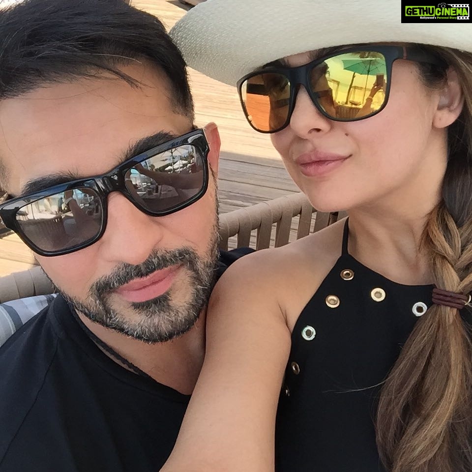 Amrita Arora Instagram - Sun kissed 🙈see no evil😜❤️❤️❤️❤️