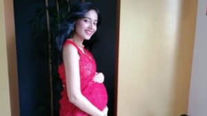 Amrita Rao Instagram - NAVRATRI AND NINE'TH MONTH !!

My Dear Instees,
I feel blessed to witness my Nine'th month of pregnancy in the auspicious month of Navratri ! 

These 9 days are dedicated to Goddess Durga and her Nine Avatars.
I am entering a New phase of embodying the Avatar of a Mother myself ! 

I  bow to the Highest  Female Energy in the Universe 🙏 as I surrender in good faith. 

May Goddess Durga bless ALL Mother's and Mommy's to be with strength and more power to gracefully carry on with the the many Devine Avatar's that comes along with the territory of motherhood !! 💫🤱🤰🌟

Wishing you ALL on Ashtami #HappyNavratri

#navratri2020