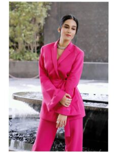 Amrita Rao Instagram - DOSE OF POSE 💓
.
#pink #doseofpose #posing
#posingtips #posingforthecamera 📸
#mysunday #weekendvibes