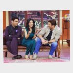 Amrita Rao Instagram – That Moment Where I was caught between Tarif Pe Tarif -Tarif Pe Tarif- Tarif Pe Tarif
 from Both these amazing Gentleman 😋

#singhsahabthegreat #sunnydeol #kapilsharma #amritarao #throwback #funny #sunnydays Film City Studio Mumbai