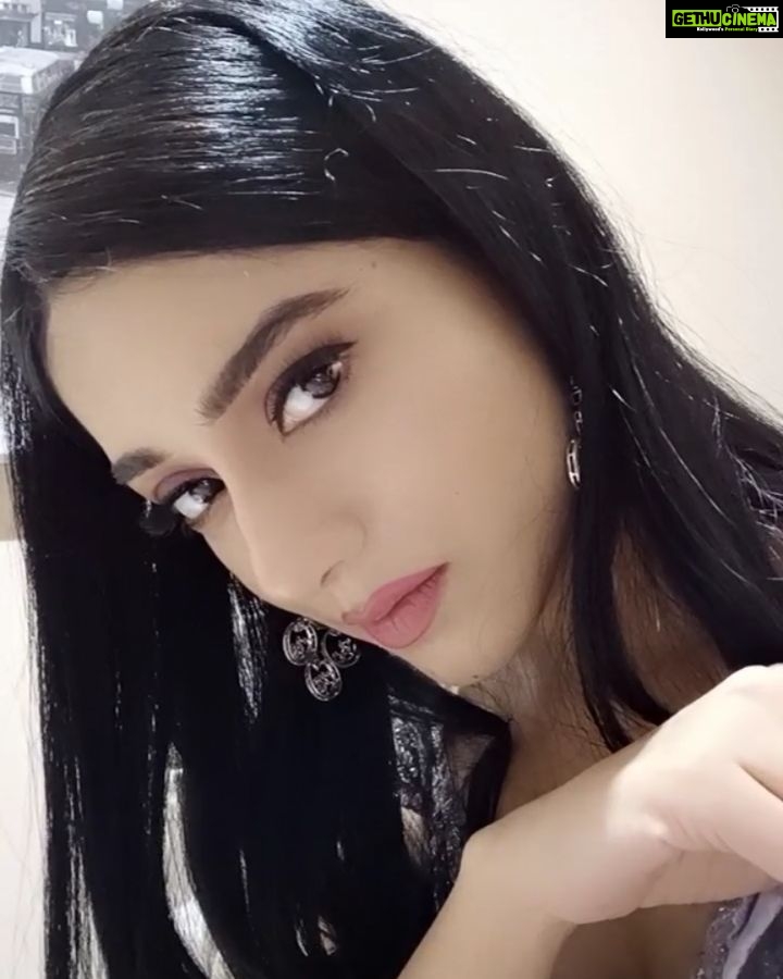 Amrita Rao Instagram - Flirting With The Camera Is My 1st Love 🤩😍💞🎥🎬🎞️🎭 .....💓💃. . .#firstlove #flirt #rollcamera #mood #dramaqueen