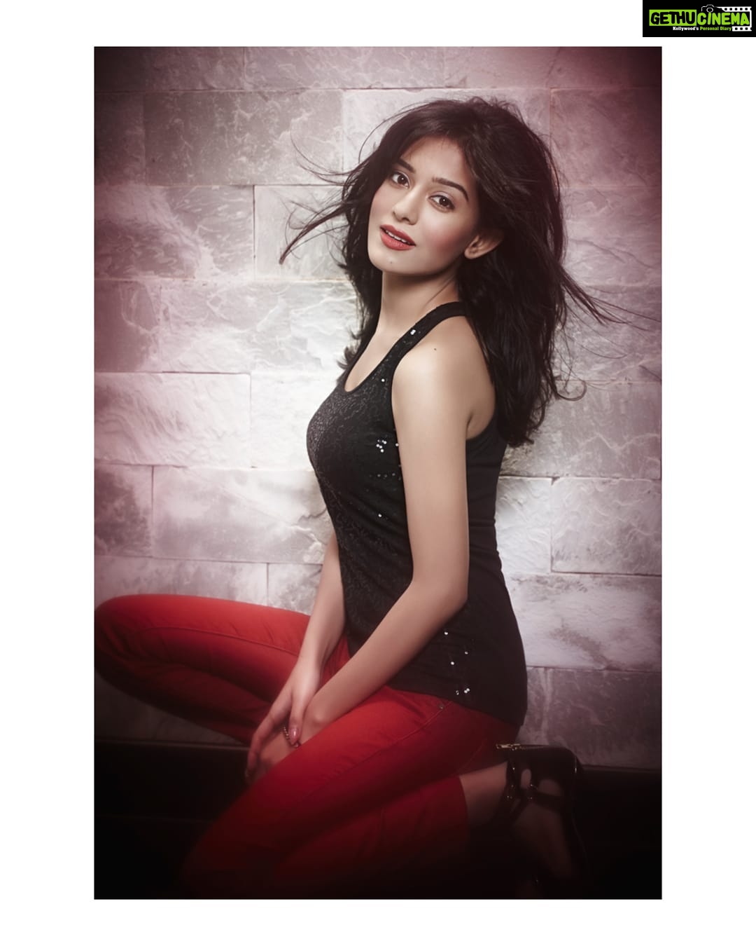 Amrita Rao Instagram - RED AND BLACK Are Always in Love 😍❤️💃🕺 . . Photographer : @rohanshrestha #perfectcouple #redandblack