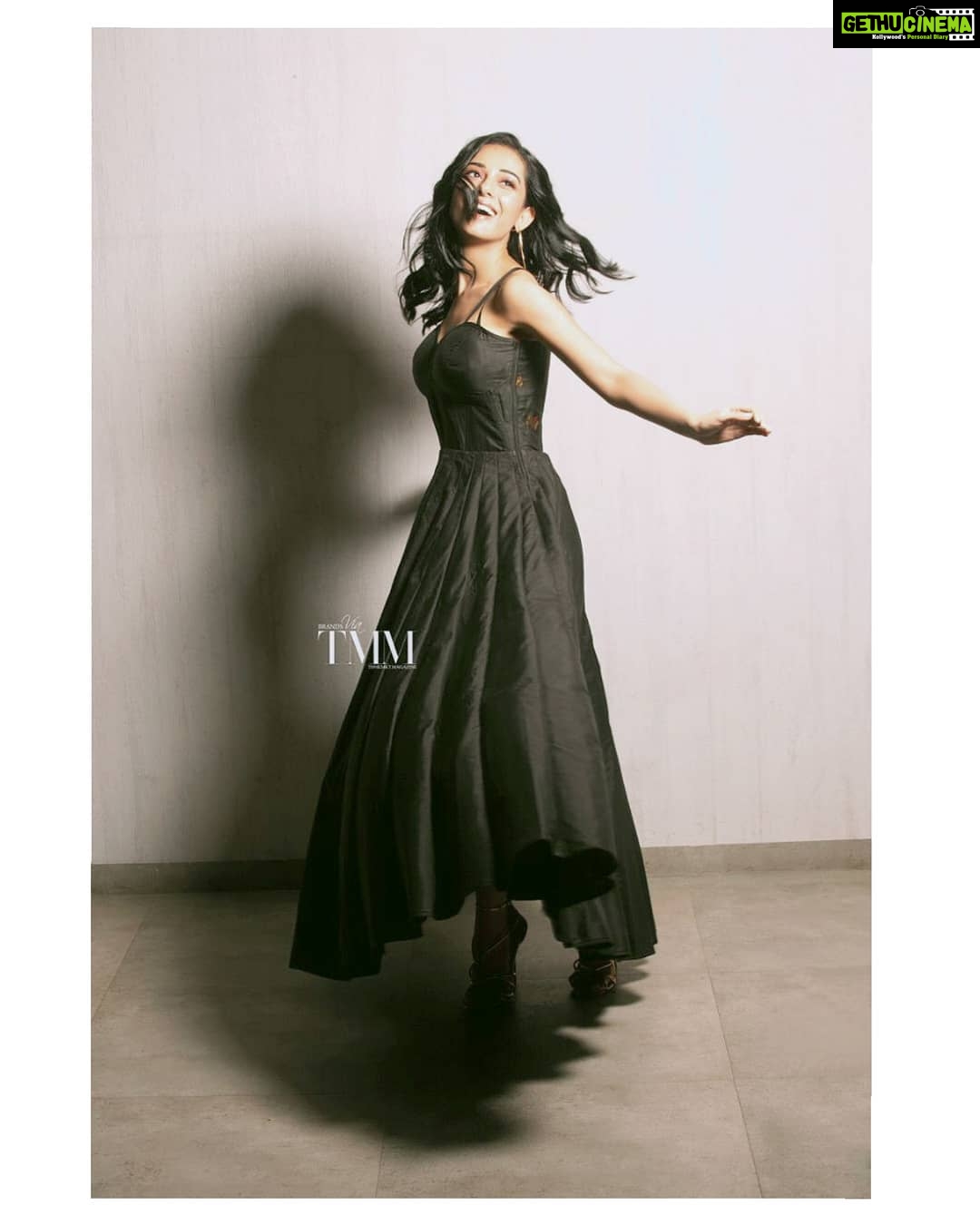Amrita Rao Instagram - SWIRL THE TWIRL With @tmmindia Editor in Chief- @kartikyaofficial CEO- @faraz0511 Interview by - @deepalisingh05 Photographer - @amitkhannaphotography. Assistant photographer - @meashishmishra . Make up- @bhimakeupacademy @tanaazsayed. Hair - Stylist - @victor_robinsonofficial Wardrobe - @sanjukta_dutta_ Jewellery - @gewelsbymona Cover Shoot Managed by - @maximus_collabs_