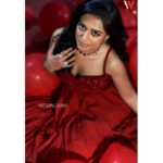 Amrita Rao Instagram - FABULOUS 🤩 that's how I want Your 22 to be ! Magazine: @weddingvows.in WV CEO: @itsme_daksh Produced by: @maximus_collabs_ Stylist: @stylingbyvictor @sohail__mughal___ Photographer: @kvinayak11  HMU: @loveleen_makeupandhair  Hair assistant: _misheeta Outfit: @kaisha_by_kanika  Jewellery: @kanika_rana_fine_jewellery Decor Partner: @balloonbouquetsmumbai Location: @maximusstudiomumbai Artist's PR Agency: @hypenq_pr Team WV: @nadiiaamalik