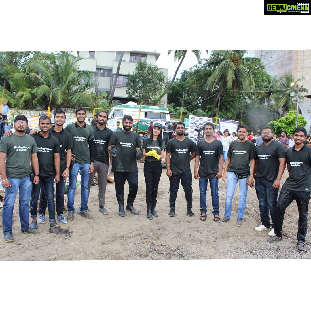 Amrita Rao Instagram - My Campaign #EcoBappaMorya dives thicker with the Post-Visarjan Cleanup at Dadar Beach! Thank you @beachwarriorsindia for your support 🙌🏻 Dadar Chowpaty