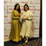 Amrita Rao Instagram – My #EcoBappaMorya Campaign Reaches #Pune! 😇

As I present an Eco Friendly Ganesha Idol
to @ushakakadeofficial (Trustee Gravitas Foundation and Philanthropist) 
She pledged to take the Awareness to all the schools associated with her 😀😁🙌! Thank You Usha ji for giving strength to such Important Causes 💚💚💚 .
.
Jewelry by – @gautambanerjeejewellers
Designer – @labelkanchan
Managed by -@maximus_films Pune, Maharashtra