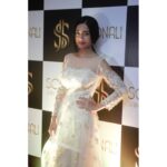 Amrita Rao Instagram - Store launch ✨.... Was lovely to inaugurate this awesome store "Sonali Jain Design Emporio "!! Thank you for having me @sonalijain_fashion 😊 Kamala Mills, Lower Parel