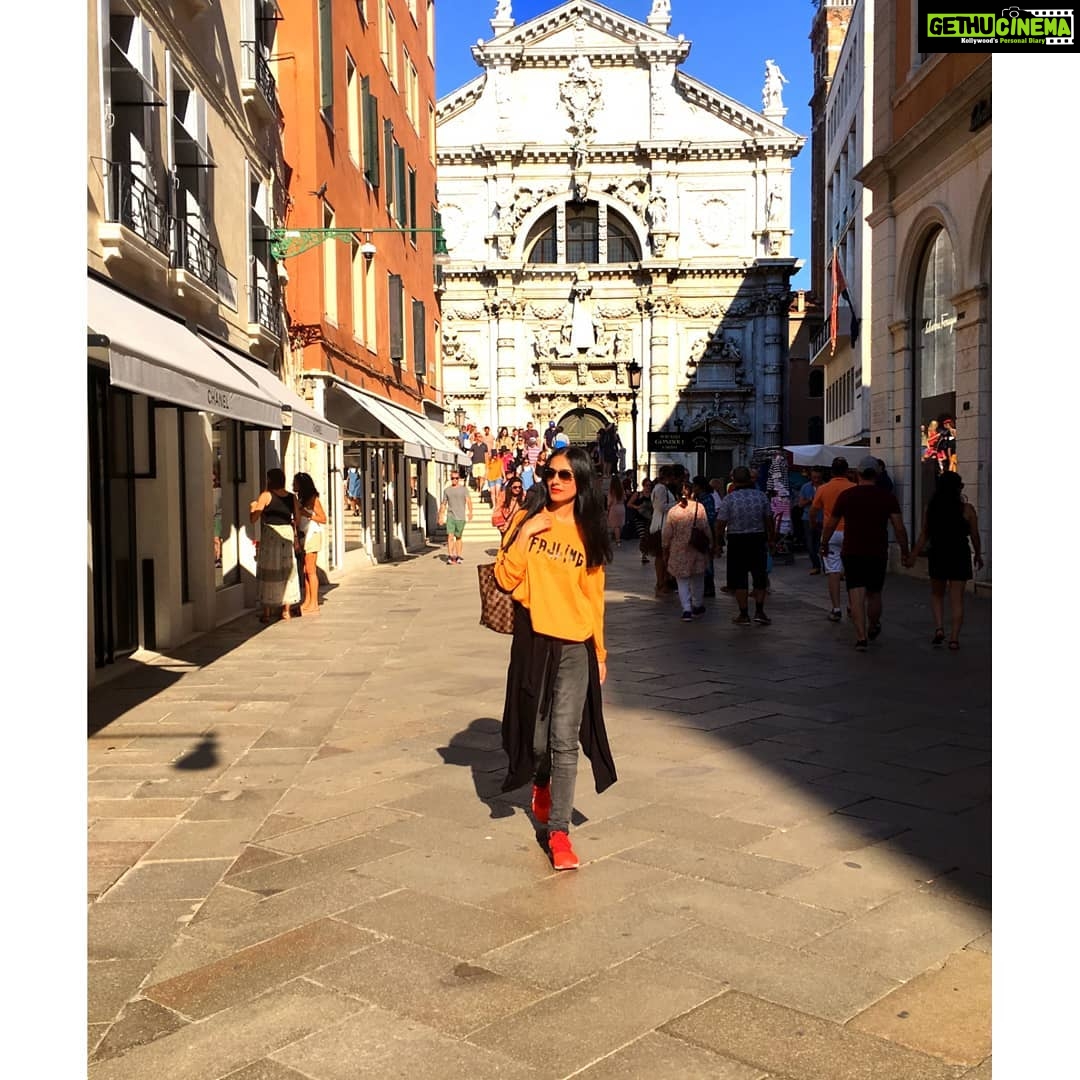 Amrita Rao Instagram - Wandering in the streets of #Venice 💕 . . #GettingLostInVenice #EuropeDiaries San Marco Square Venice Italy