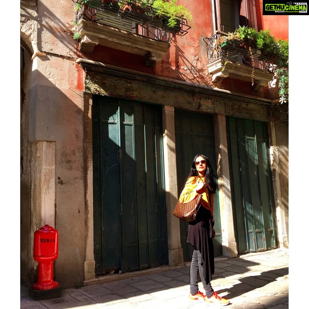 Amrita Rao Instagram - Let's kick off the #EuropeDiaries? 💕🤗 Venice, Italy