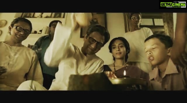Amrita Rao Instagram - I ALSO DEBUT IN MARATHI CINEMA with @thackeraythefilm. Shot parallel in HINDI and Marathi, it was a Unique experience shooting the Same scenes with Hindi and then with Marathi Dialogues. I'm Proud I dubbed The Marathi dialogues myself. Balasheb Thackrey was popular for his original speeches in #Marathi ...... @nawazuddin._siddiqui @thackeraythefilm @viacom18marathi @viacom18motionpictures @sanjay___raut @abhijitpanse #marathimovie #thackreymoviemarathi πΏπ€