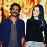 Amrita Rao Instagram - THACKREY SCREENING 🎬🎥 with the One And ONLY @nawazuddin._siddiqui @thackeraythefilm @viacom18motionpictures #thackeraythefilm #thackeray 📿🤚#MaaSaheb Viacom18 Media Pvt. Ltd.