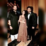 Amrita Rao Instagram – #ThackreyPremier 🎞️ 📽️ With the one and only Row Hit Shetty @itsrohitshetty and hubby @rjanmol27 @viacom18motionpictures

Wearing @soleaffair